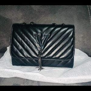 very elegant purse  super resistant material